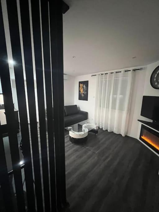 Апартаменти Appart De Luxe Tout Confort Jusqu A 4 Personnes Triel-sur-Seine Екстер'єр фото